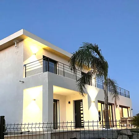 Sunset Villa *