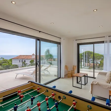 Sunset Villa *
